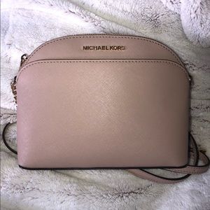 MICHAEL KORS Emmy Medium Crossbody (Fawn)